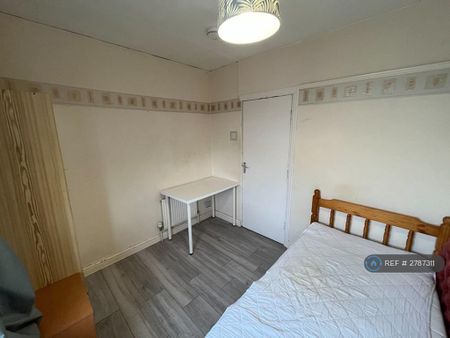 4 bedroom terraced house to rent - Photo 3