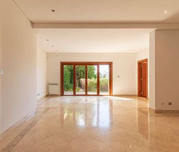 2 Bedroom Apartment with swimming pool, Estoril, Cascais - Photo 1