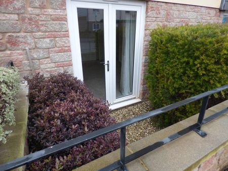 1 bedroom ground floor flat to rent - Photo 4