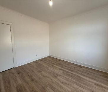 3 bedroom flat to rent - Photo 5