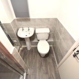 2 bedroom Flat in Flat 23, Leeds - Photo 1