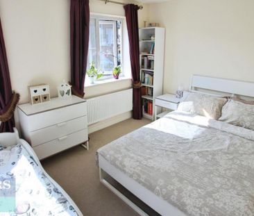 Holy Well Drive, Bradford, West Yorkshire, BD10 - Photo 4