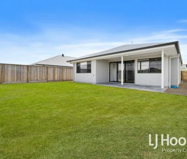 SLEEK & STYLISH NEAR NEW BUILD - GREAT SIZE BACKYARD! - Photo 4