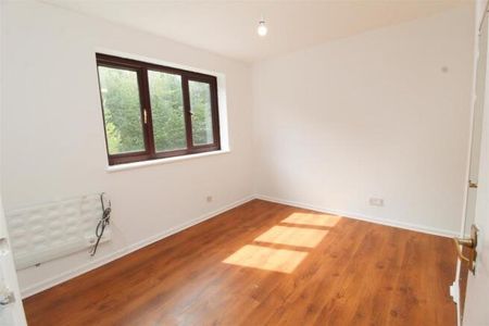 2 bedroom end of terrace house to rent - Photo 4