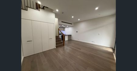 Townhouse Style 2 Bedroom Plus Study Apartment - Photo 3