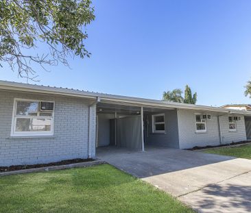 Fresh, Low-Maintenance Living in a Convenient Rosslea Location! - Photo 1