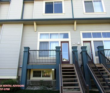 GREAT 2 BED, 2.5 BATH, 2 STOREY TOWNHOUSE, W/ FINISHED BSMT & ATTAC... - Photo 1