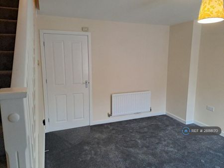 3 bedroom semi-detached house to rent - Photo 3