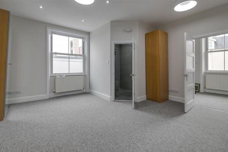 3 bedroom flat to rent - Photo 4