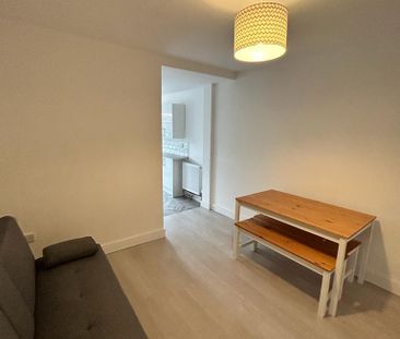 Room For Rent Queen Street, Pontypridd - Photo 1