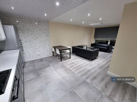 2 bedroom flat to rent - Photo 3