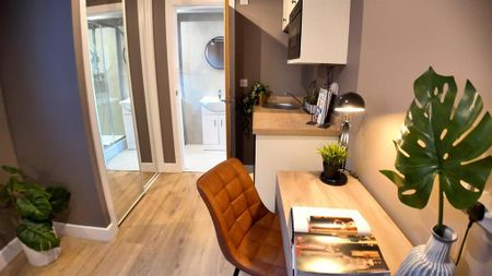 1 bedroom in a house share to rent - Photo 2