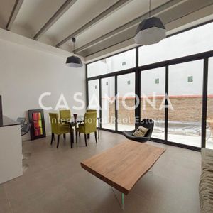 Spacious and modern 3-Bedroom Duplex with Terrace, Garage & Cozy Patios in El Clot - Photo 2