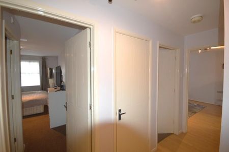 2 bedroom ground floor flat to rent - Photo 2