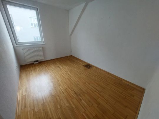 3-er WGs aufgepasst! Große Dachgeschoss-Wohnung mit Terrasse in der Muhrengasse! - Foto 1