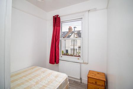 4 bedroom terraced house to rent - Photo 4