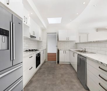 19 The Bulwark, Castlecrag NSW 2068 - House For Rent | Domain - Photo 4