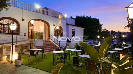 Beautiful apartment with stunning views of the salt la - Photo 3