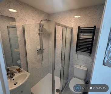 1 bedroom in a house share to rent - Photo 6