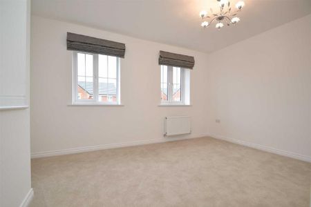 4 bedroom detached house to rent - Photo 3