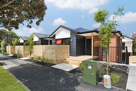 Discover comfortable and convenient living in this well-appointed 2-bedroom, 2-bathroom townhouse located in the sought-after suburb of Beerescourt, Hamilton. - Photo 2