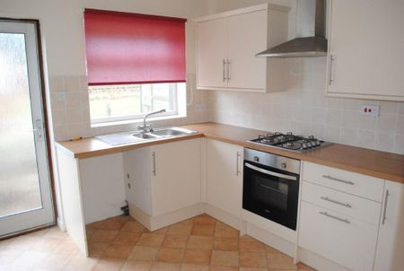 2 bedroom detached bungalow to rent - Photo 3