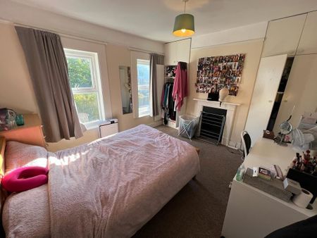 4 bedroom semi-detached house to rent - Photo 3