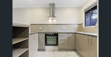 TWO BEDROOM TOWNHOUSE WITH PRIVATE COURTYARD - Photo 5