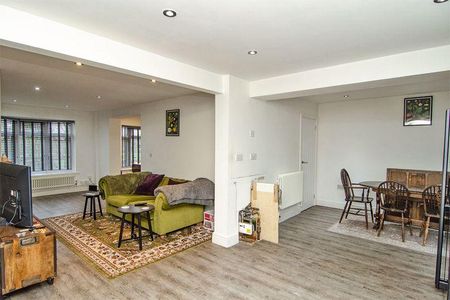 2 bedroom semi-detached house to rent - Photo 5