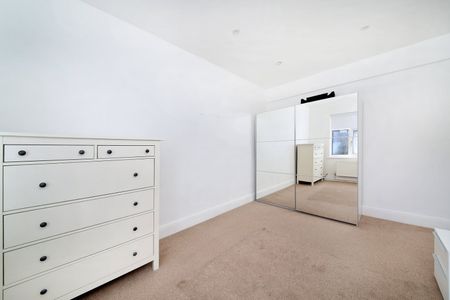 St James's Drive, London, SW17 - Photo 5