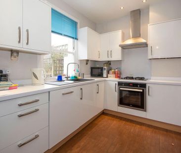 4 bedroom semi-detached house to rent - Photo 6