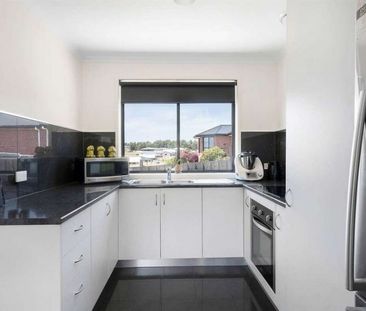 Modern unit in popular Penguin - Photo 5