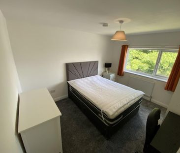 4 bedroom semi-detached house to rent - Photo 5