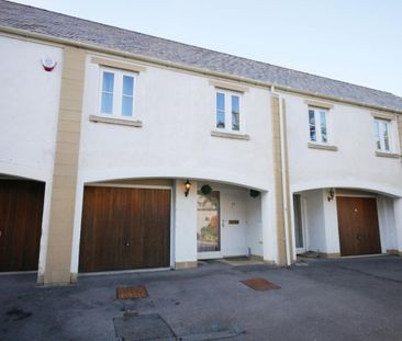 2 bedroom coach house to rent - Photo 2