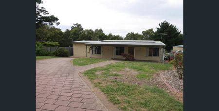 Charming 4-Bedroom Family Home in Peaceful Mount Evelyn - Photo 5
