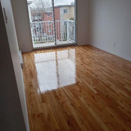 MONTRÉAL - BEAU GRAND 4 1/2 COIN HENRI BOURASSA ET PIE IX - Photo 3