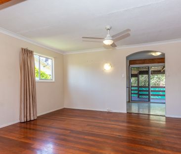 3 Bedroom Home in Central Location! - Photo 2