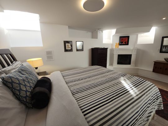 Appartement entièrement meublé d’une chambre sur 2 étages. - Photo 1