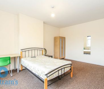 3 bed Flat for Rent - Photo 3