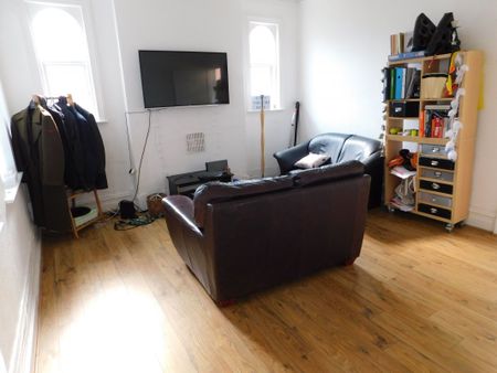 50 Oxford Street- Huge 1 Bed apartmentLoughborough - Photo 2