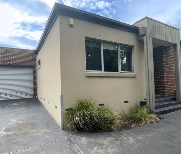 PRIME LOCATION | MODERN LIVING! - Photo 4