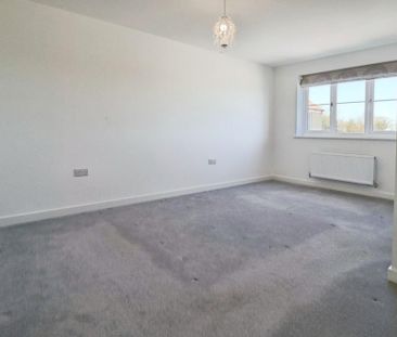 4 bedroom detached house to rent - Photo 3