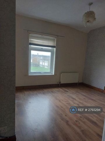 2 bedroom terraced house to rent - Photo 2