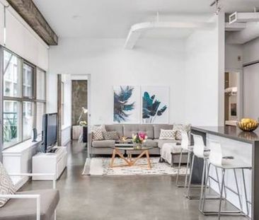 AMAZINGLY WIDE 2 BDRM LOFT WITH 10 FT CEILINGS IN KING WEST! - Photo 1