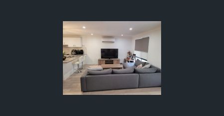 Modern Living for families in Regents Park - Photo 3