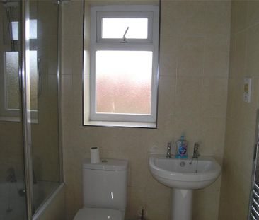 2 bedroom end of terrace house to rent - Photo 5