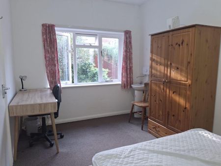 8 bedroom flat to rent - Photo 3