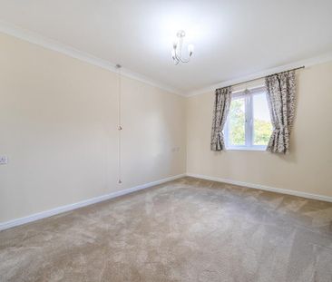 1 bedroom retirement property to rent - Photo 5