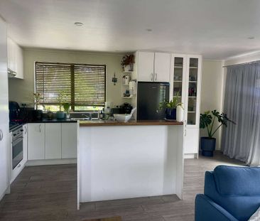 9A Taioma Crescent, Te Atatu Peninsula - Photo 5