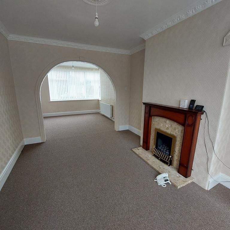 3 bedroom semi-detached house to rent - Photo 1